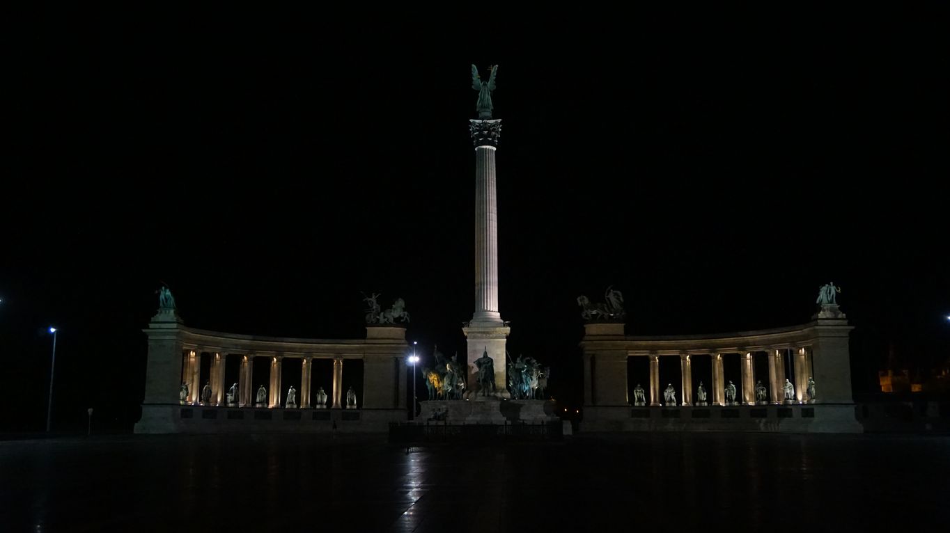 Night View-Heroes' Square
