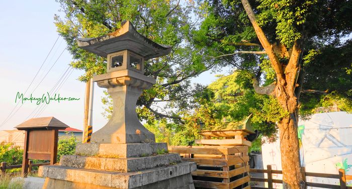 林內神社第二鳥居旁的石製隱燈亭