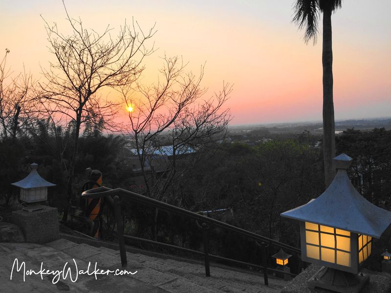 日落的林內神社第三鳥居風景