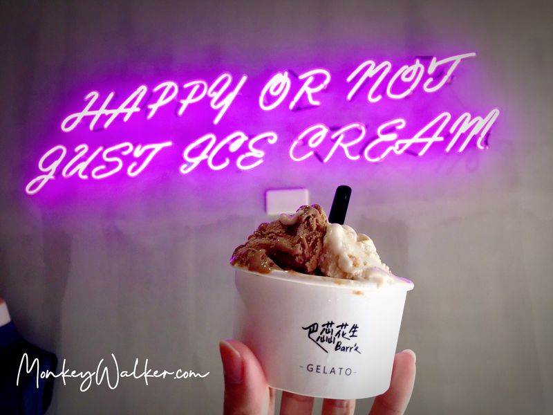 巴蕊花生內部的螢光燈Happy or not just ice cream，還有3種義式口味