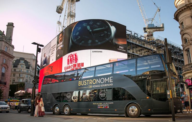 KLOOK可以預訂英國倫敦Bustronome豪華巴士，不管度蜜月、情侶或三五好友旅行，享用美食同時陶醉在倫敦美景中。