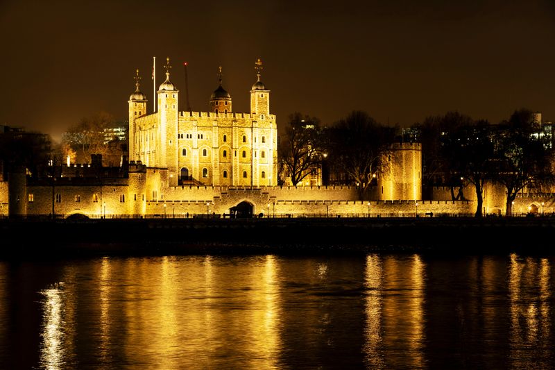 倫敦世界遺產堡壘-倫敦塔(Tower of London)，裡面包含白塔、寶物還有鬼故事。