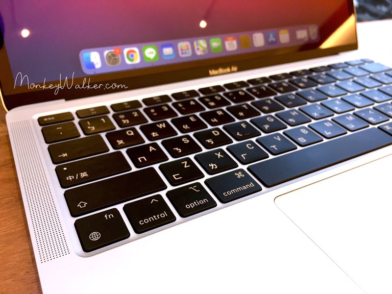 蘋果筆電MacBook Air M1開箱中，巧控鍵盤很好打。