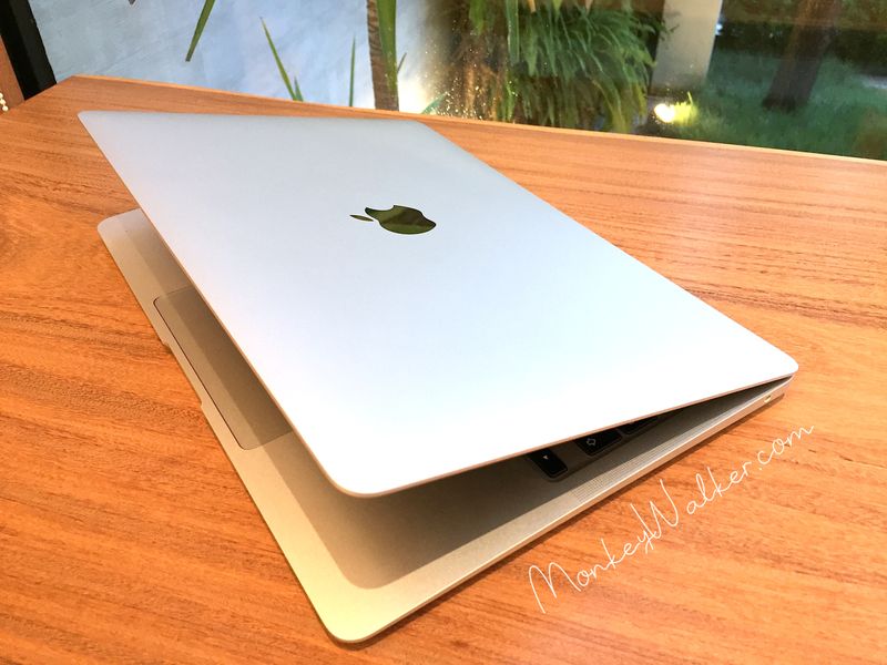 Apple MacBook Air M1外觀，打開的樣子回頭率很高。