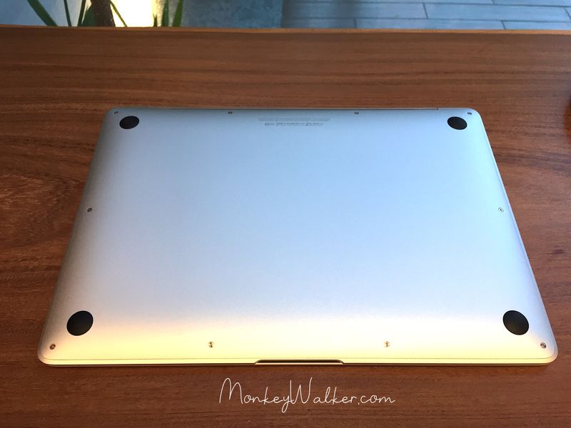 Apple MacBook Air M1開箱，背面照也要來一張。