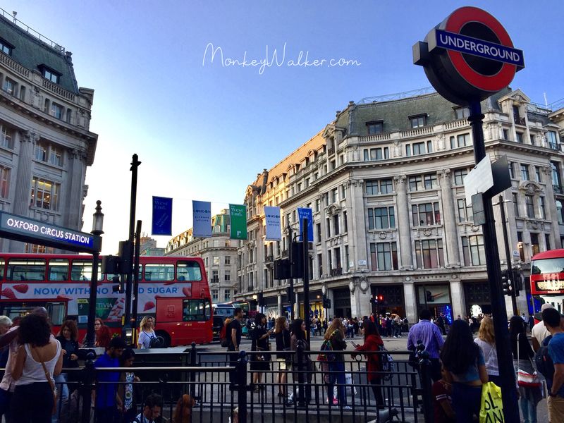 倫敦購物聖地-牛津街(Oxford Street)，快時尚平價品牌區域，一走出地鐵站就可以開始逛街。
