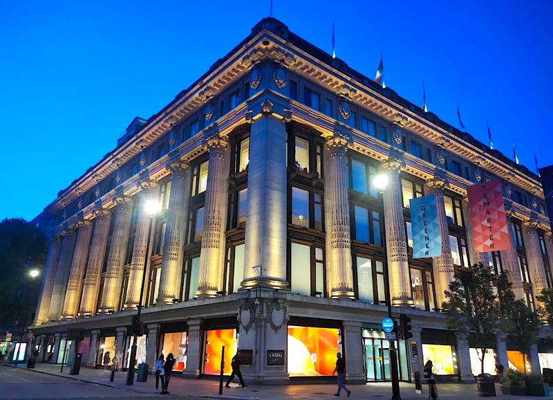 倫敦購物聖地-牛津街(Oxford Street)上的Selfridges 塞爾福里奇百貨公司。