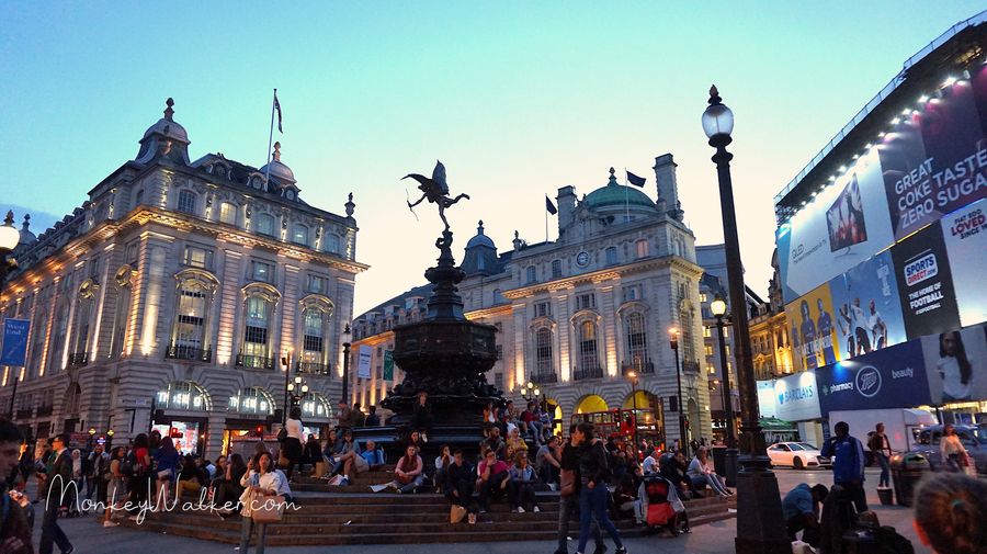 倫敦皮卡迪利圓環(Piccadilly Circus)，很適合當作會面地點。
