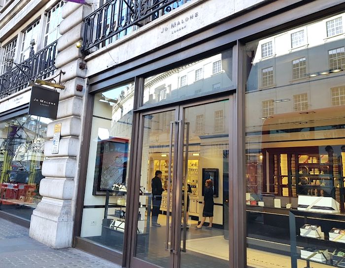 倫敦購物聖地-攝政街(Regent Street)，知名香氛品牌Jo Malone旗艦店，產品很齊全。