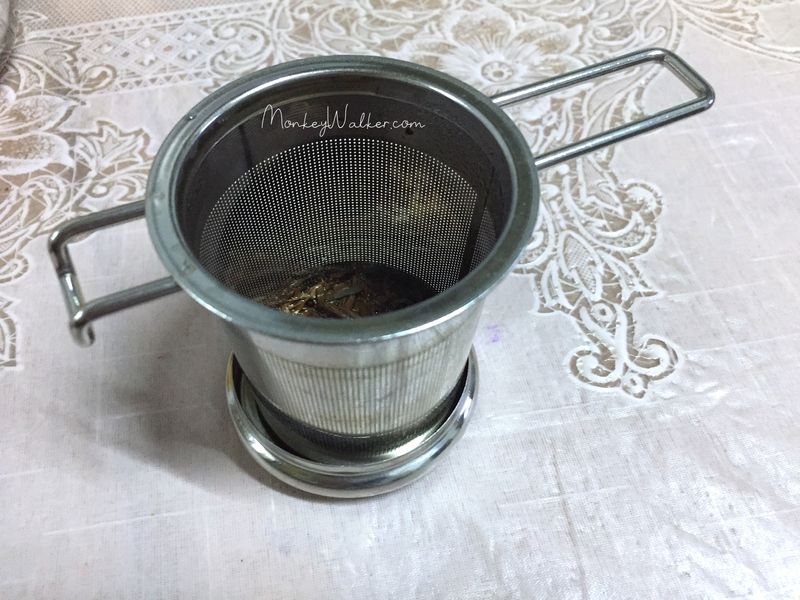 我在iHerb網購的不鏽鋼泡茶器，濾孔很細小茶葉不會偷溜出去。
