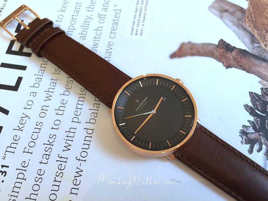 Nordgreen手錶Philosopher系列：黑錶盤、玫瑰金錶框。