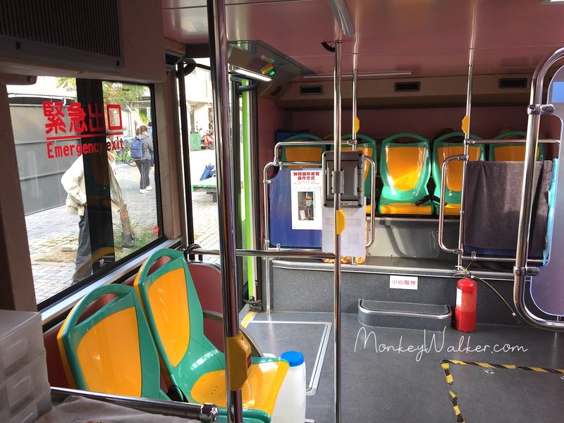 台南觀光巴士的一樓空間。