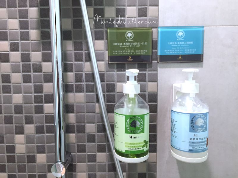 台中鳳凰酒店雙人房內的衛浴用品，使用五星級飯店的品牌『法國密碼 Mimare』。