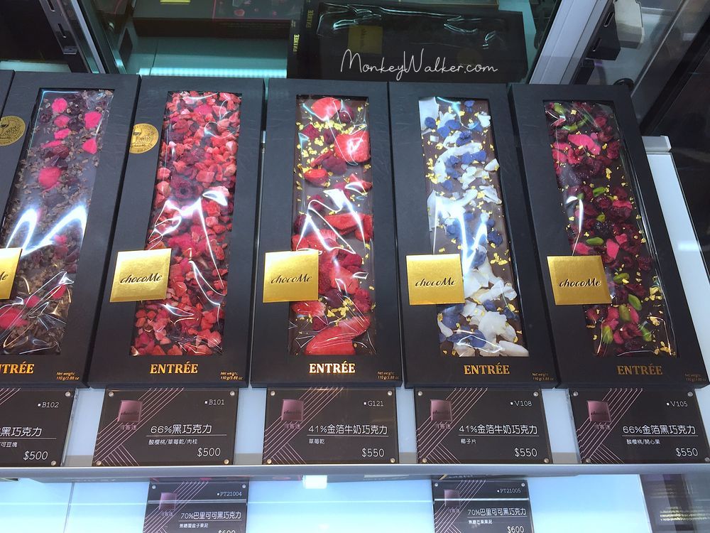位在台北的chocoMe俏客迷門市，看見巧克力很令人開心。