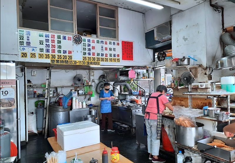 青島豆漿店的價格也很親民，不想等阜杭豆漿可以漫步來這裡。