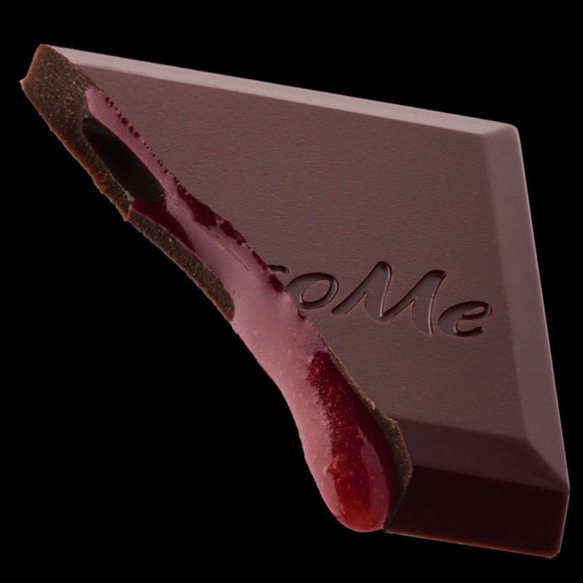 來自匈牙利的chocoMe俏客迷巧克力，夾心巧克力系列，果醬搭上黑巧克力，有夠滿足。