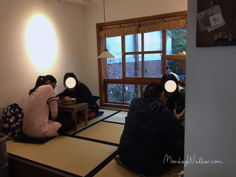 Toku Toku Matcha & Coffee的一樓，有榻榻米座位。