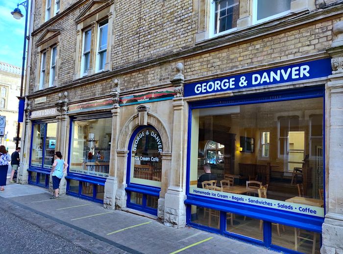 George & Danver是牛津的手工冰淇淋，採用當地食材自製，是當地的名氣小店。