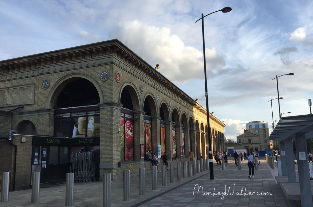 劍橋火車站的外觀建築方正簡單。