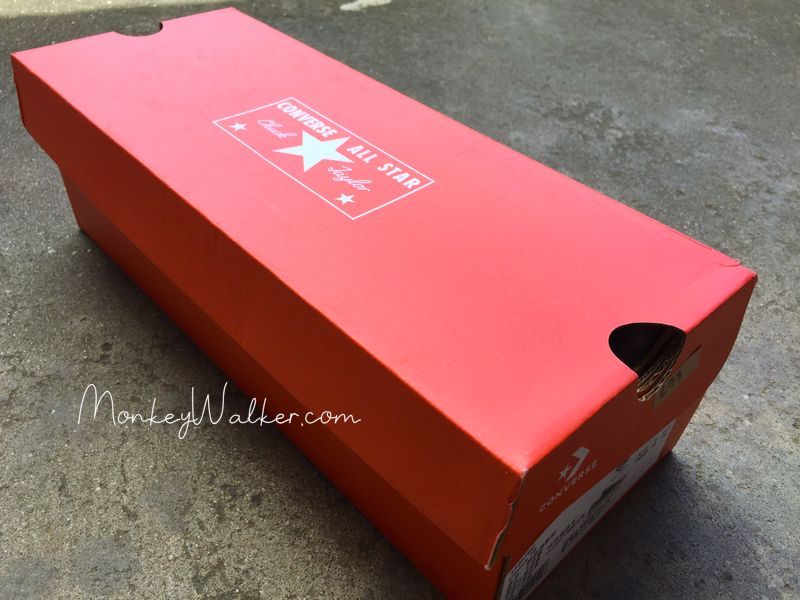 converse 1970的鞋盒是好看顯眼的橘紅色。