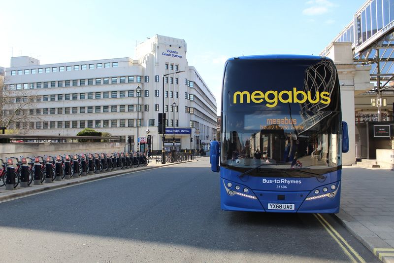 Megabus可以載你牛津玩。