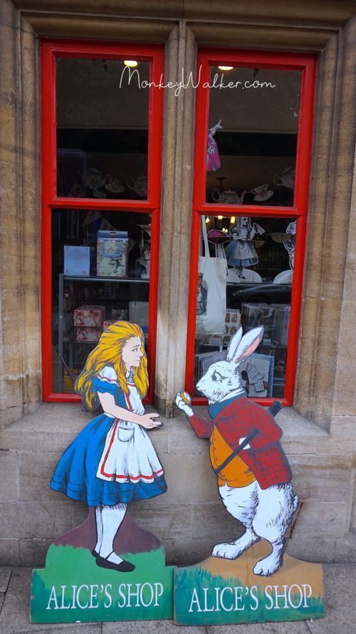 牛津基督書院外面的Alice's Shop，周邊商品蠻有質感。