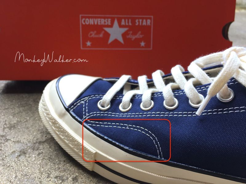 converse 1970 鞋身旁邊多了一條縫線。