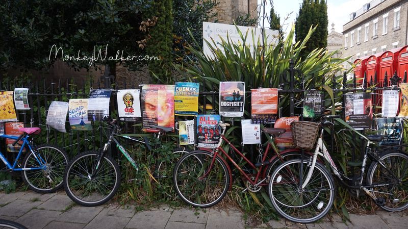 走在劍橋市中心，都能看見許多腳踏車，還有宣傳廣告，非常有英倫氣息。