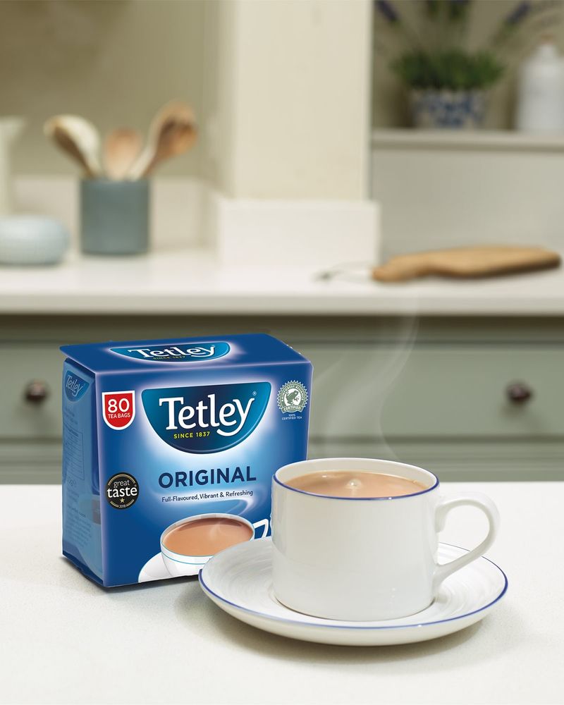 Tetley 茶包算濃郁好喝，一大盒很便宜每天喝都不心疼，當地人很愛加入牛奶，就是英式鮮奶茶了。