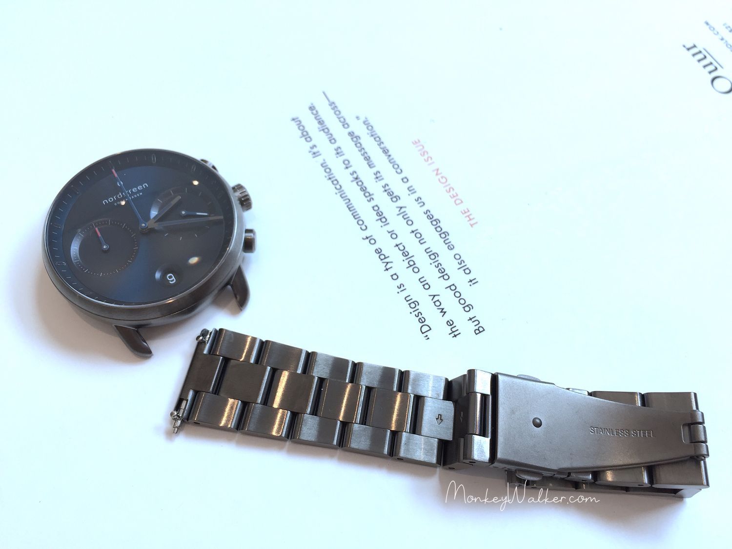 Nordgreen Pioneer的錶帶是不鏽鋼，『快拆式錶帶』簡單一壓即可更換錶帶，不需使用工具。