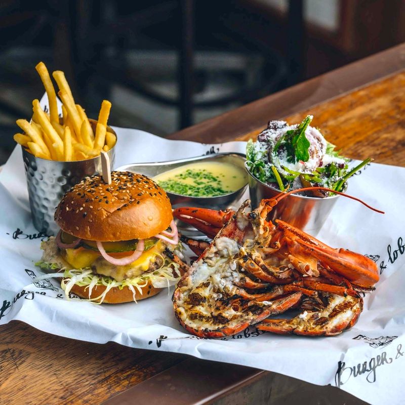 倫敦知名美食龍蝦漢堡(Burger & lobster)，便宜價格吃到鮮甜海鮮，台灣人去倫敦肯定會提到這一家。