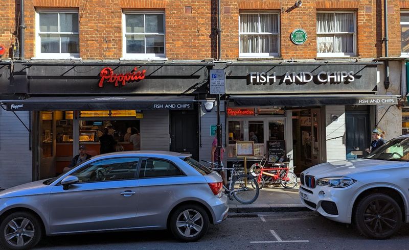 倫敦的Poppies-Fish and Chips 大門口。