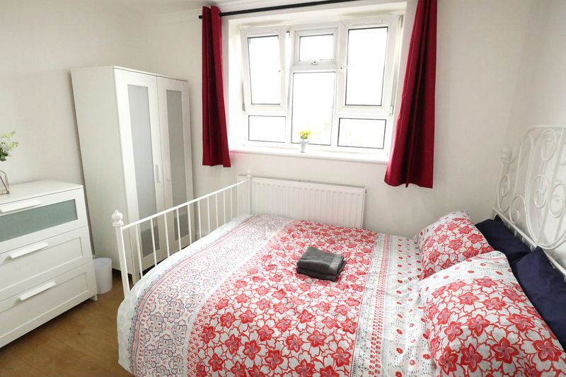 倫敦台灣人公寓民宿：樂活倫敦的雙人床。