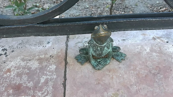 布達佩斯迷你雕像：青蛙科米特