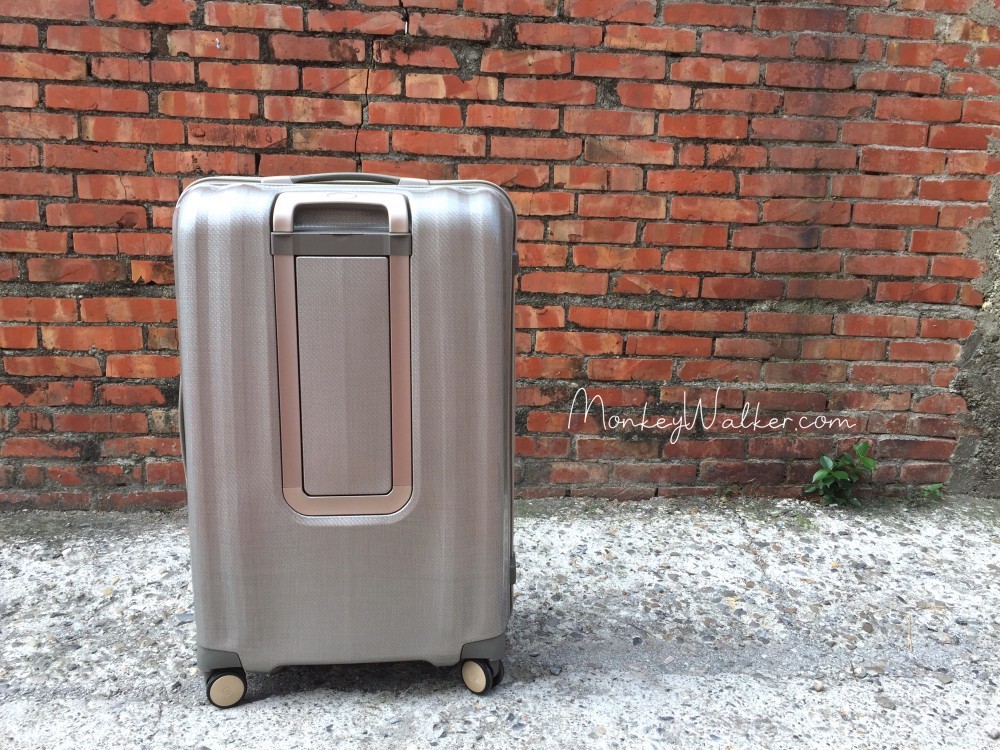 Samsonite新秀麗行李箱：Cubelite 31吋香檳色背面。