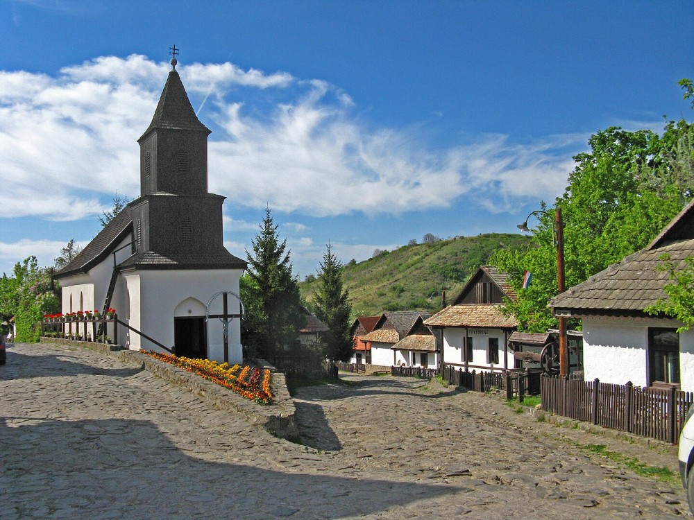 匈牙利世界遺產：霍爾洛克村落及其周邊地區 Old Village of Hollókö and its Surroundings，是個傳統村落。