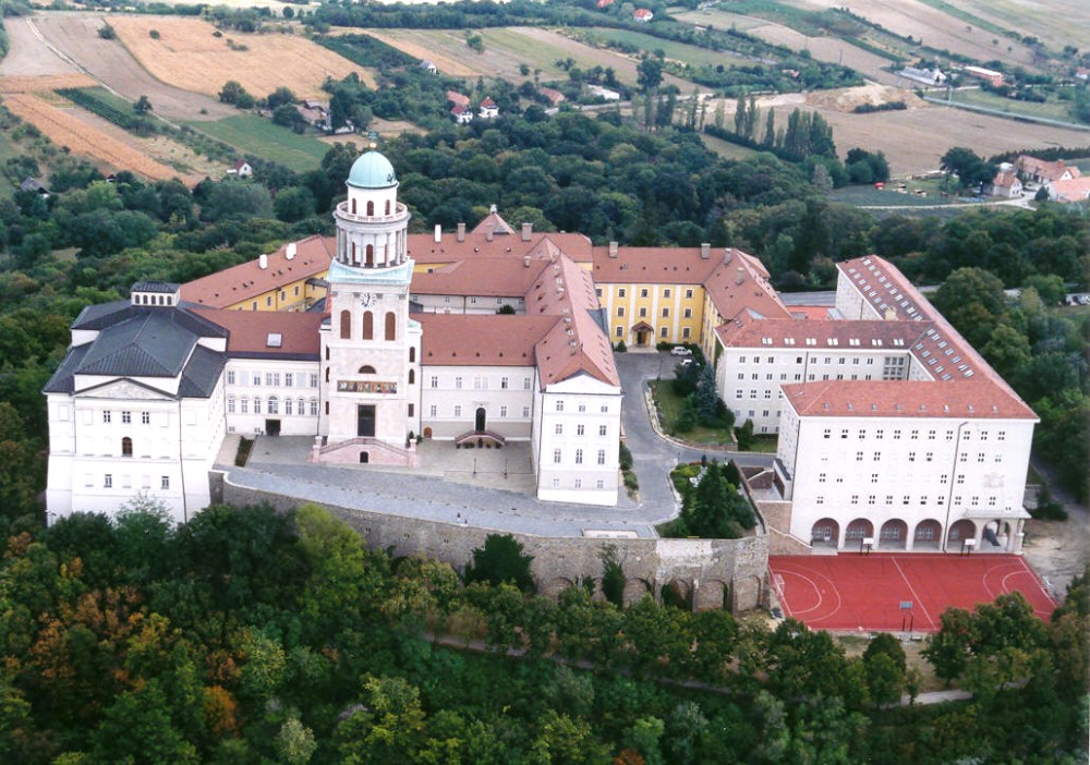 匈牙利世界遺產：潘諾恩哈爾姆千年修道院及其自然環境 Millenary Benedictine Abbey of Pannonhalma and its Natural Environment