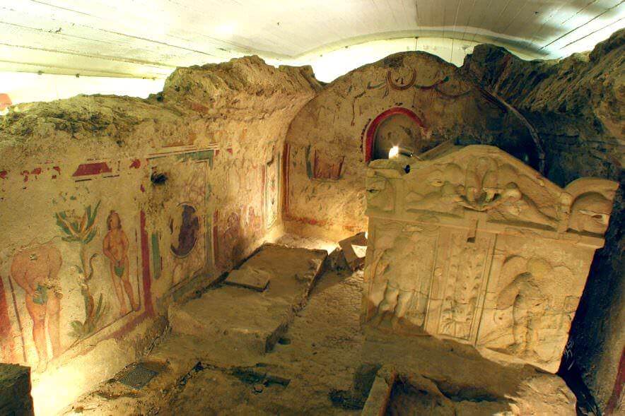 佩奇早期基督教陵墓，壁畫居然有亞當與夏娃。